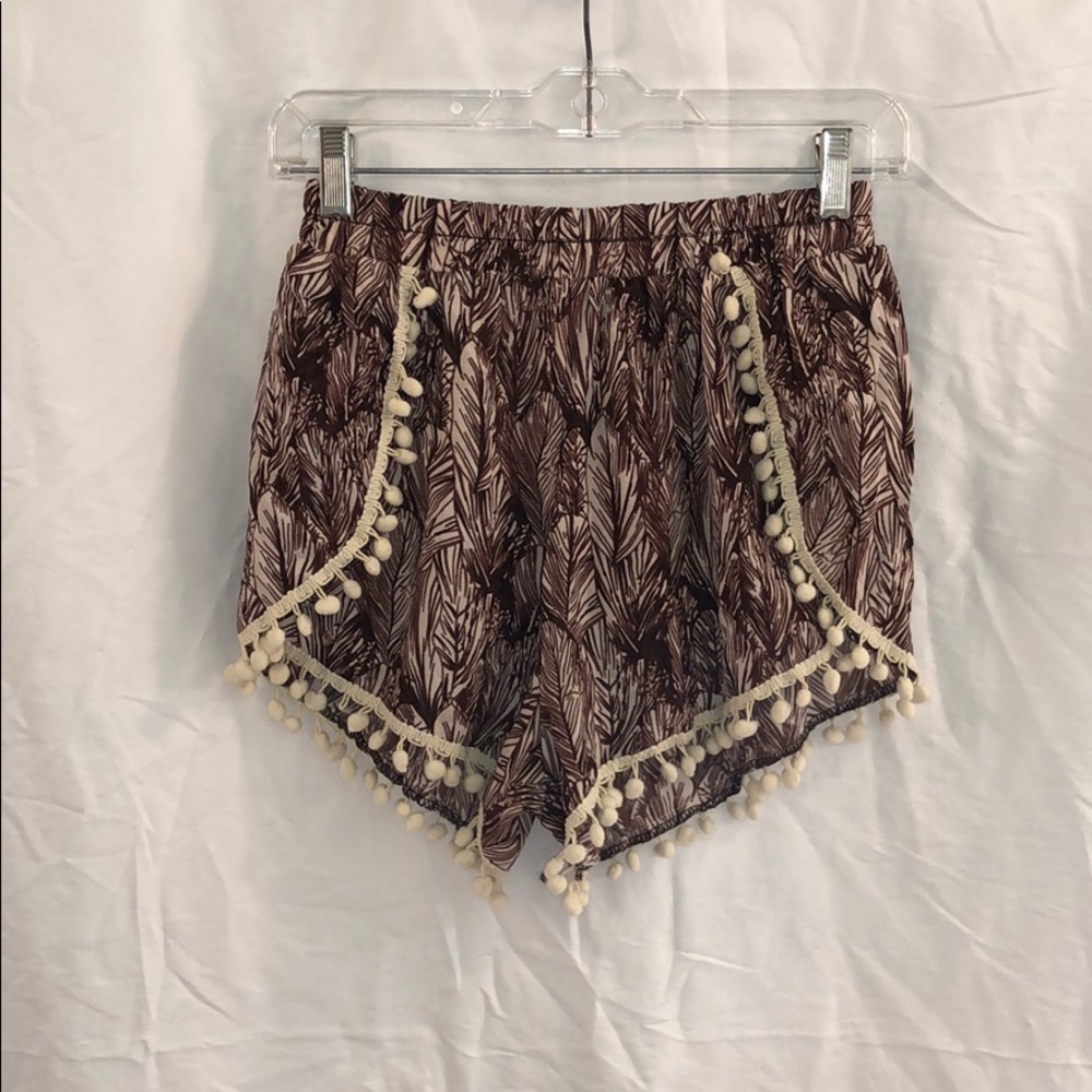 Flowy elastic band shorts with puff ball trim